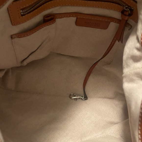 Michael Michael Kors Vintage Tan Leather Shoulder Bag - Picture 10 of 12